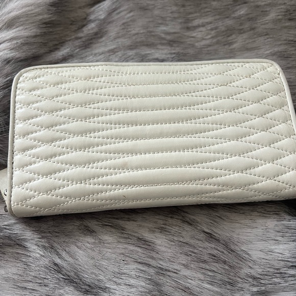 BCBG oversized, wallet, in white quilt - used condition - Picture 3 of 3